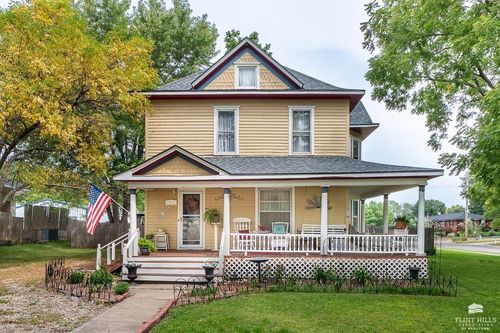 111 E 10th St, Alma, KS, 66401 | Card Image