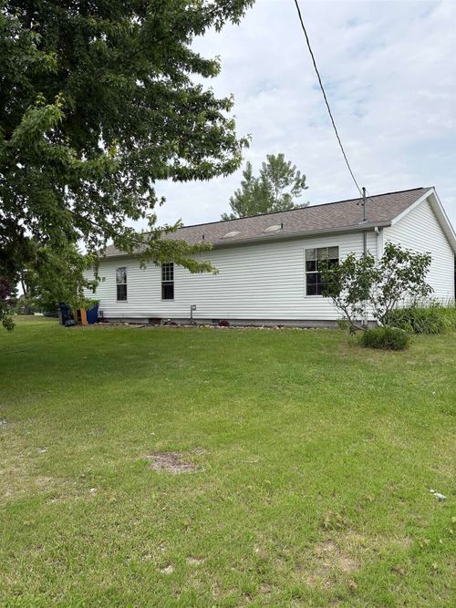 9233 Gary Rd, Chesaning, MI, 48616-9447 | Card Image