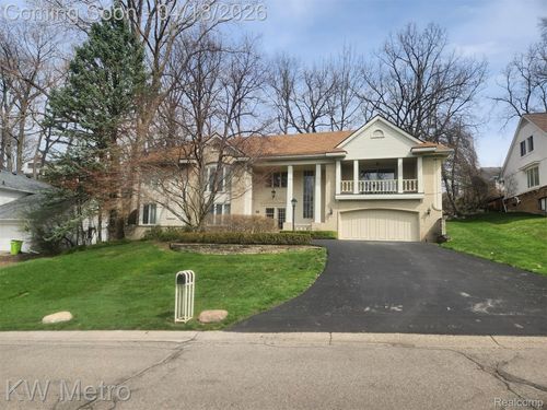 3086 Bloomfield Park Dr, West Bloomfield, MI, 48323-3507 | Card Image
