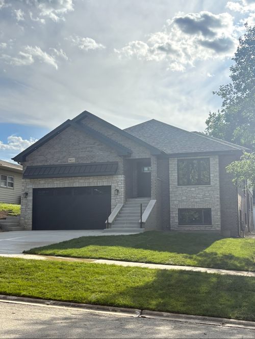 9432 S 82nd Ct, Hickory Hills, IL, 60457-1918 | Card Image