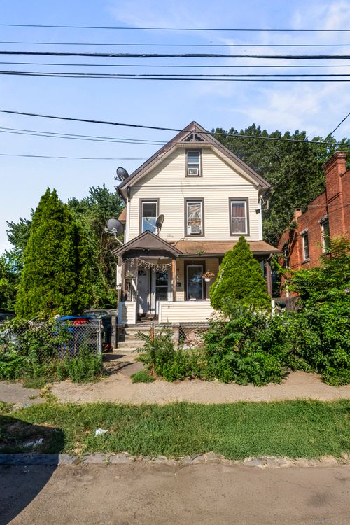 27 Bunnell St, Bridgeport, CT, 06607-1304 | Card Image
