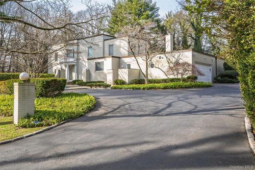 120 Bacon Rd, Old Westbury, NY, 11568-1305 | Card Image