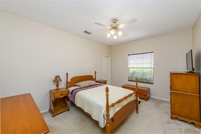 Bedroom with lots of space | Image 12
