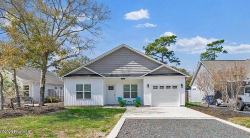 125 Ne 15th St, Oak Island, NC, 28465-6418 | Card Image