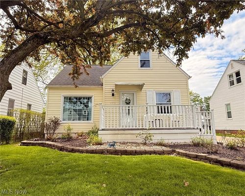482 E 329th St, Willowick, OH, 44095-3306 | Card Image