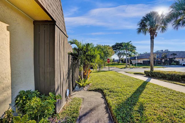 804 Waterview Dr, Condo with 3 bedrooms, 3 bathrooms and null parking in Palm Springs FL | Image 45