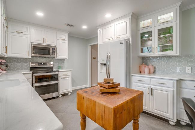 512 N Parkridge Dr, House other with 4 bedrooms, 3 bathrooms and null parking in Mansfield TX | Image 13