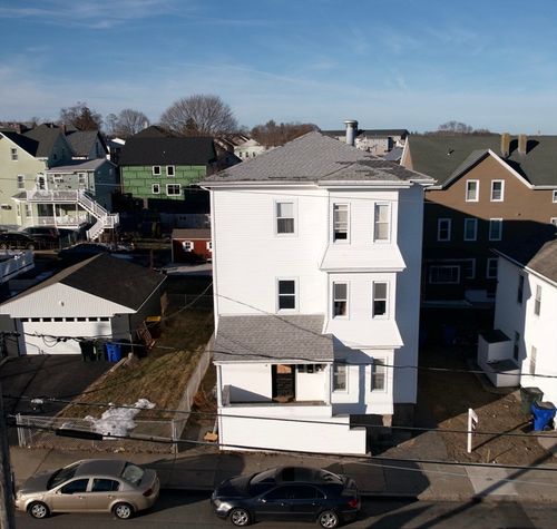 582 Cambridge St, Fall River, MA, 02721-3890 | Card Image