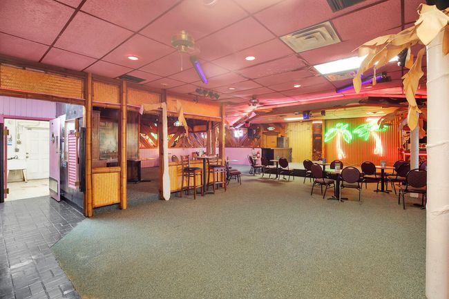 Bar and Stage | Image 23