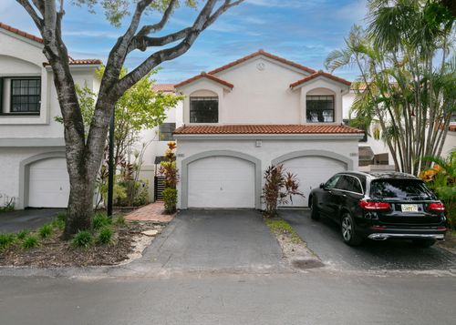 613-3530 Magellan Cir, Miami, FL, 33180-3751 | Card Image