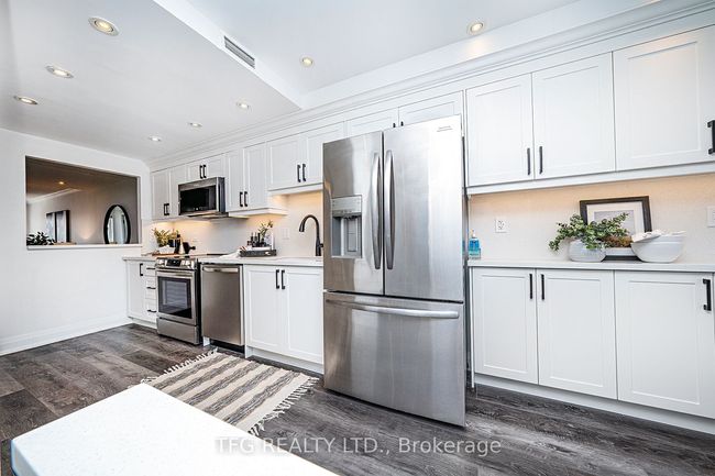 7 - 120 Glen Manor Dr, Condo with 2 bedrooms, 2 bathrooms and 1 parking in Toronto ON | Image 6