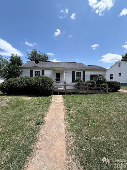 415 Circle Dr W, Shelby, NC, 28150-5920 | Card Image