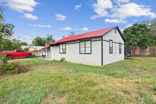 1301 S Walker St, Belton, TX, 76513-3944 | Card Image