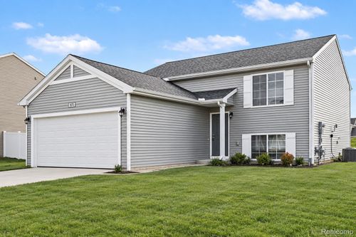 1210 Lockes St, Howell, MI, 48843-8234 | Card Image