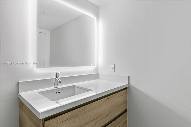 APT-1601 - 1800 N Bayshore Dr, Condo with 3 bedrooms, 3 bathrooms and null parking in Miami FL | Image 29