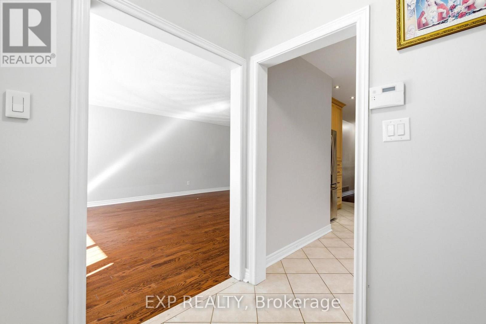 Residential Lease in Mississauga (Mississauga Valleys) 4