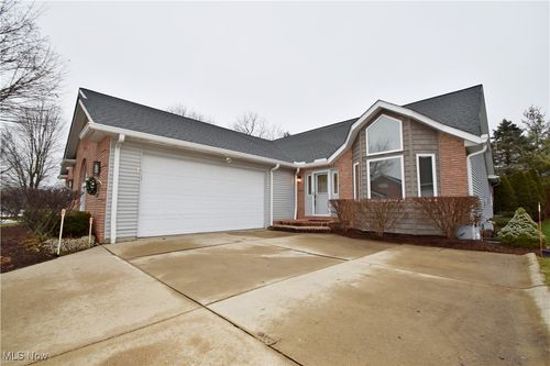 3967 Dogleg Trl, Medina, OH, 44256-7226 | Card Image