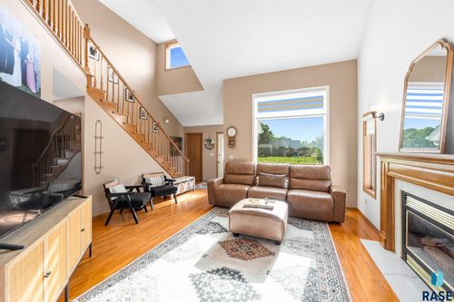 2200 S Crown Hill Dr, Sioux Falls, SD, 57106-3227 | Card Image