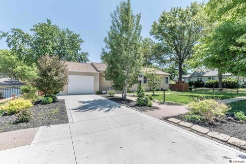 719 S Adams St, Papillion, NE, 68046-2606 | Card Image