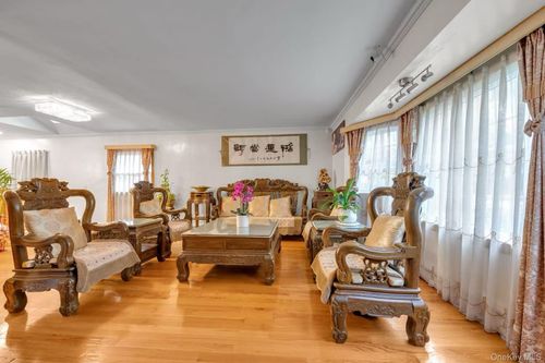 50-20 228th St, Oakland Gardens, NY, 11364-1514 | Card Image