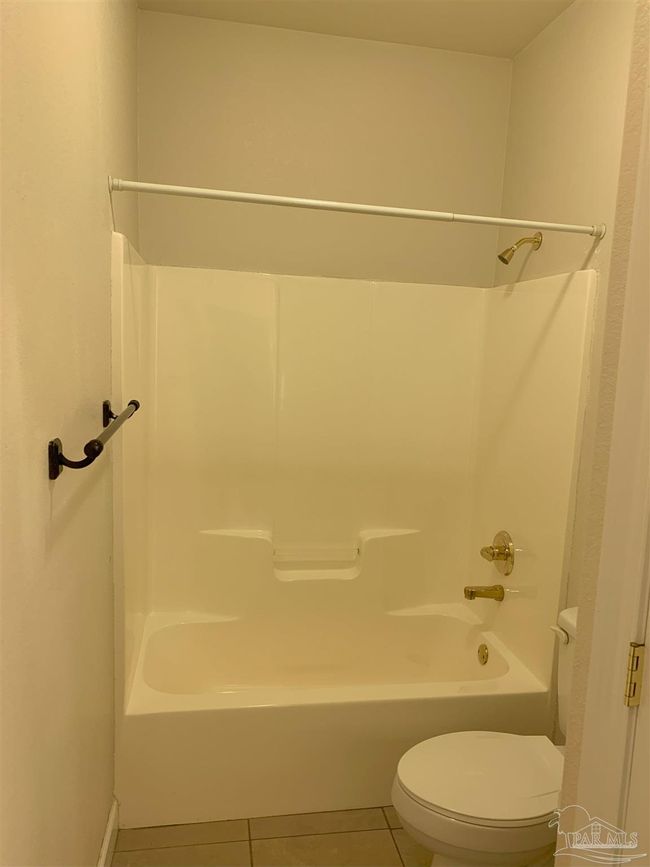 B - 6148 The Oaks Ln, House other with 3 bedrooms, 3 bathrooms and 2 parking in Pensacola FL | Image 22