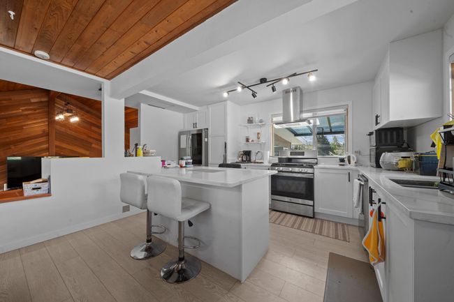 Upgraded kitchen w/new appliances | Image 10