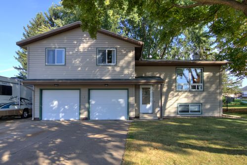 1122 Grissom Dr, Eau Claire, WI, 54703-1497 | Card Image