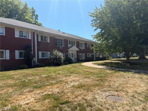 8-2 Meadowlawn Drive, Mentor, OH, 44060 | Card Image