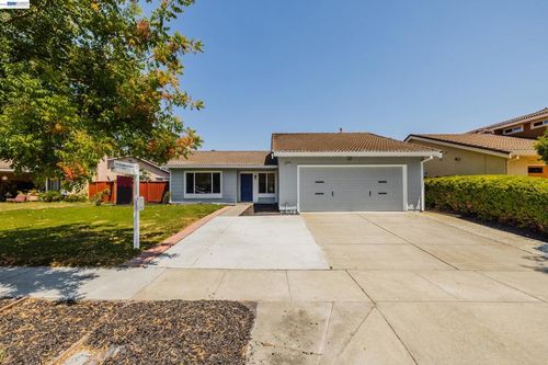 33457 Caliban Dr, Fremont, CA, 94555-2013 | Card Image