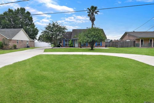 10290 Lake Park Ave, Gonzales, LA, 70737-7947 | Card Image