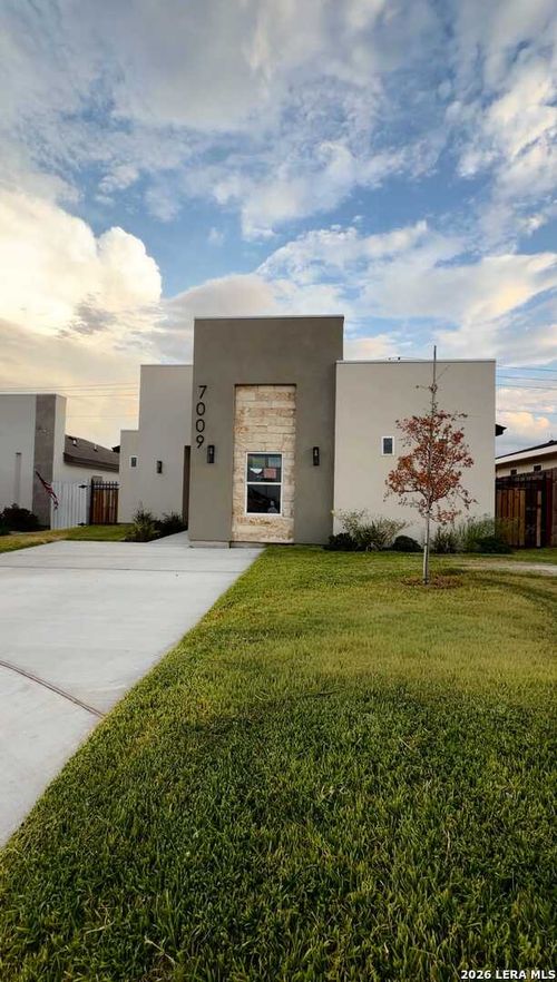 7009 Molinos Dr, Laredo, TX, 78046-2593 | Card Image
