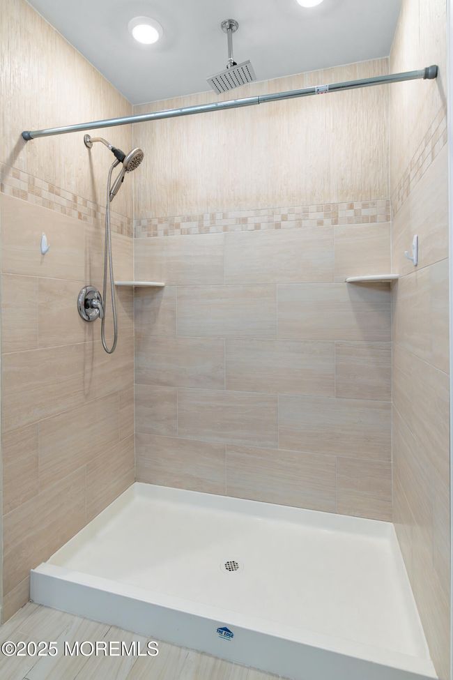 Bathroom | Image 21