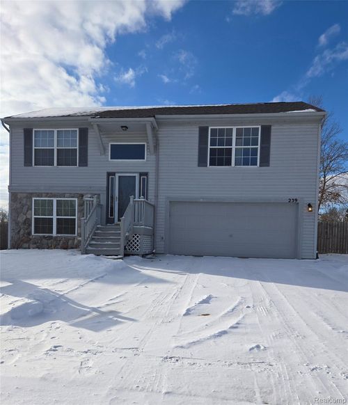 239 Andover Woods Dr, Fenton, MI, 48430-2194 | Card Image