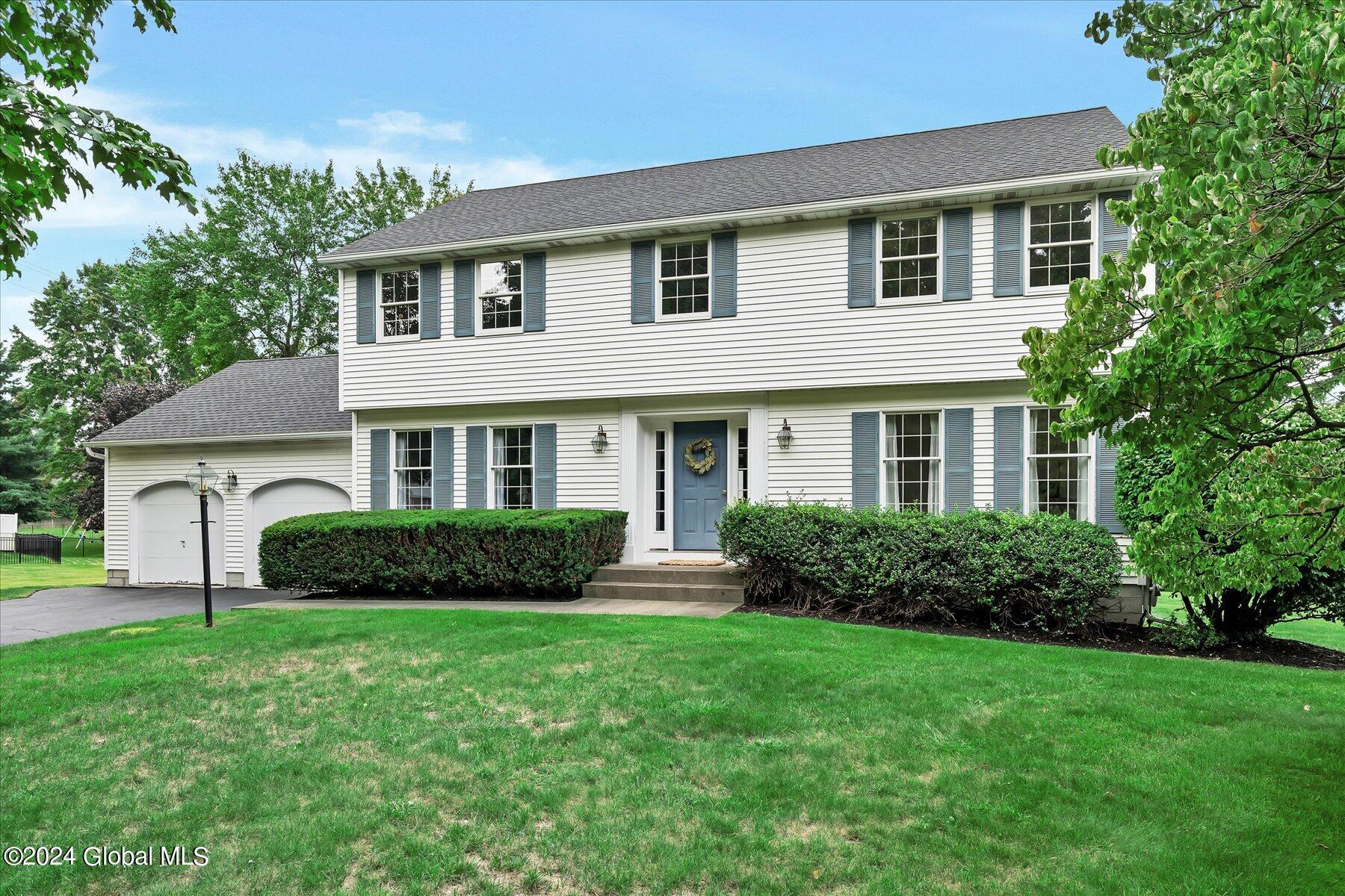 Chippendale Ct, Latham, NY 12110