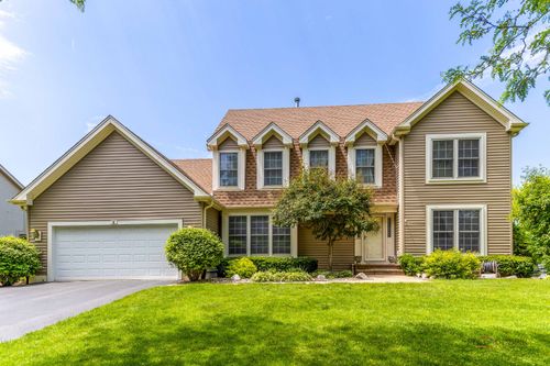 8 N Old Creek Rd, Vernon Hills, IL, 60061-3136 | Card Image