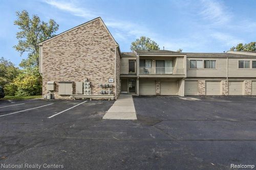 201-3865 Lone Pine Road, West Bloomfield Charter Township, MI, 48323 | Card Image