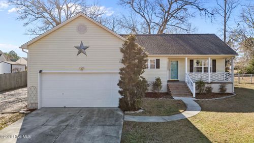 827 Roberts Rd, Newport, NC, 28570-3733 | Card Image