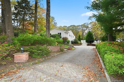 5 Fieldway Ct, Huntington, NY, 11743-5930 | Card Image