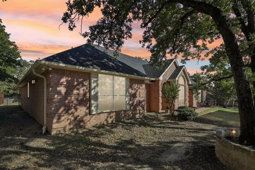 516 Shady Oaks Trl, Burleson, TX, 76028-2320 | Card Image