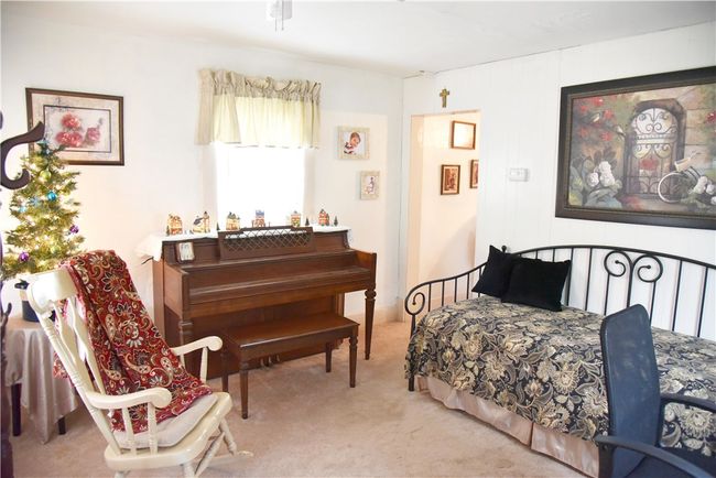 formal living room | Image 4