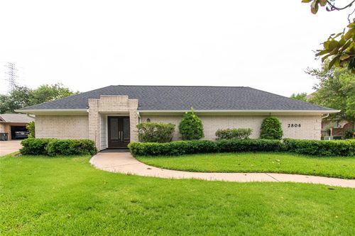 2806 Fairway Dr, Sugar Land, TX, 77478-4021 | Card Image