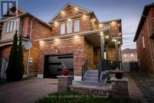 19 Coronet St, Stouffville, ON, L4A0X8 | Card Image