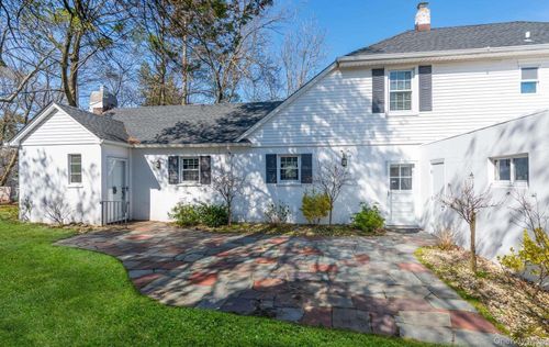 1011 Plandome Rd, Manhasset, NY, 11030-1334 | Card Image