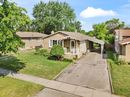 8071 Paddock Trail Dr, Niagara Falls, ON, L2H1W8 | Card Image