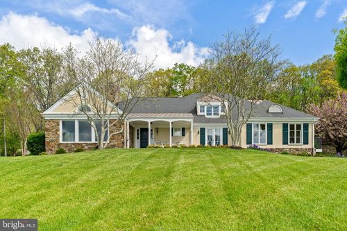 8300 Falcon Glen Rd, WARRENTON, VA, 20186-9641 | Card Image