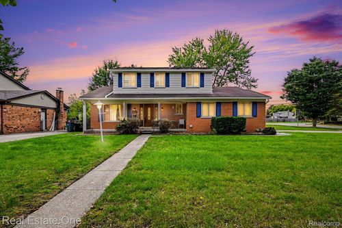 2320 Greensboro Dr, Troy, MI, 48085-3613 | Card Image