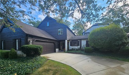 10-851 Brick Mill Run, Westlake, OH, 44145-1602 | Card Image