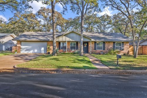 1304 W Redbud Dr, Hurst, TX, 76053-6123 | Card Image