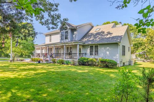 20 N Bernstein Blvd, Manorville, NY, 11949-3245 | Card Image