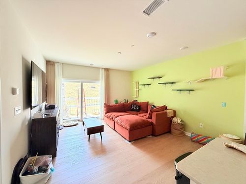 apt-110-6 Stratton Dr, Woburn, MA, 01801-2584 | Card Image